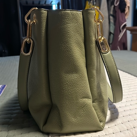 Michael Kors Trisha Large Pebbled Leather Shoulder Bag - Picture 3 of 12